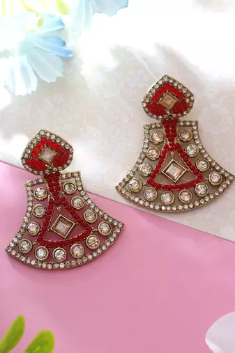 Red color fashion earrings