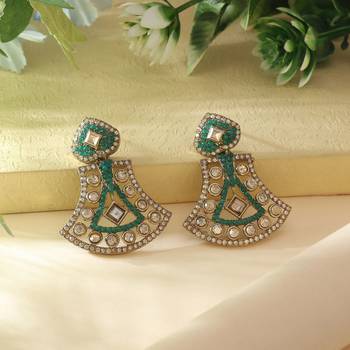 Green color fashion earrings 1