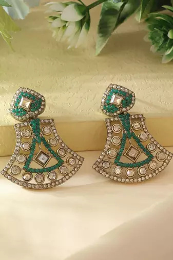 Green color fashion earrings