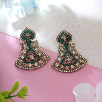Green color fashion earrings 2