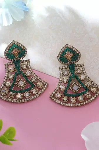 Green color fashion earrings