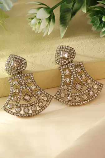 Gold color fashion earrings
