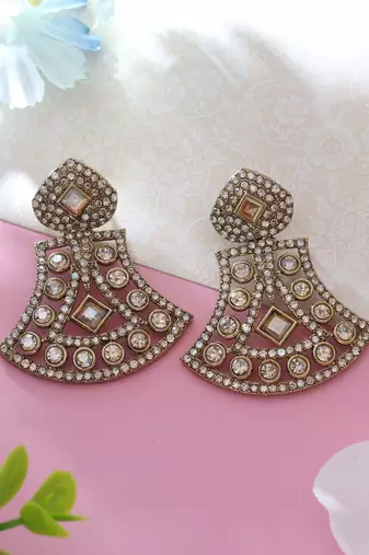 Gold color fashion earrings