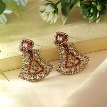Magenta color fashion earrings 1