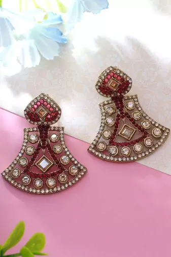 Magenta color fashion earrings