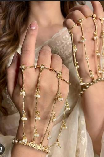 Beautiful bridal haathphool set