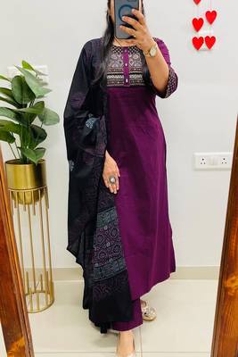 Floral embroidered round neck  cotton kurta trosuer & dupatta set 2