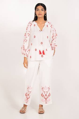 Barcelona set offwhite embroidered linen coord set