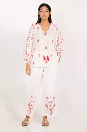 Barcelona set offwhite embroidered linen coord set