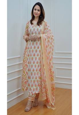Floral embroidered v neck  cotton kurta trosuer & dupatta set 4