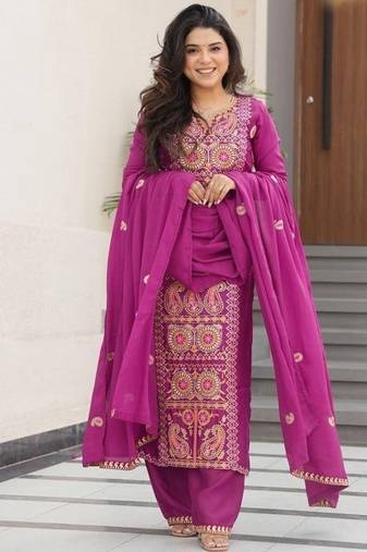 Floral embroidered round neck crepe kurta trosuer & dupatta set