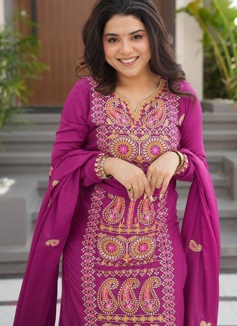 Floral embroidered round neck crepe kurta trosuer & dupatta set