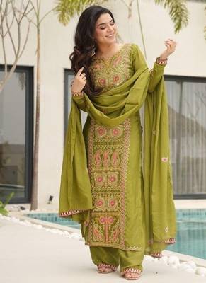 Floral embroidered round neck crepe kurta trosuer & dupatta set 1