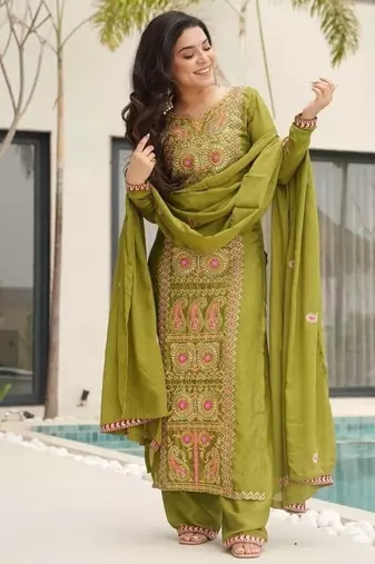 Floral embroidered round neck crepe kurta trosuer & dupatta set