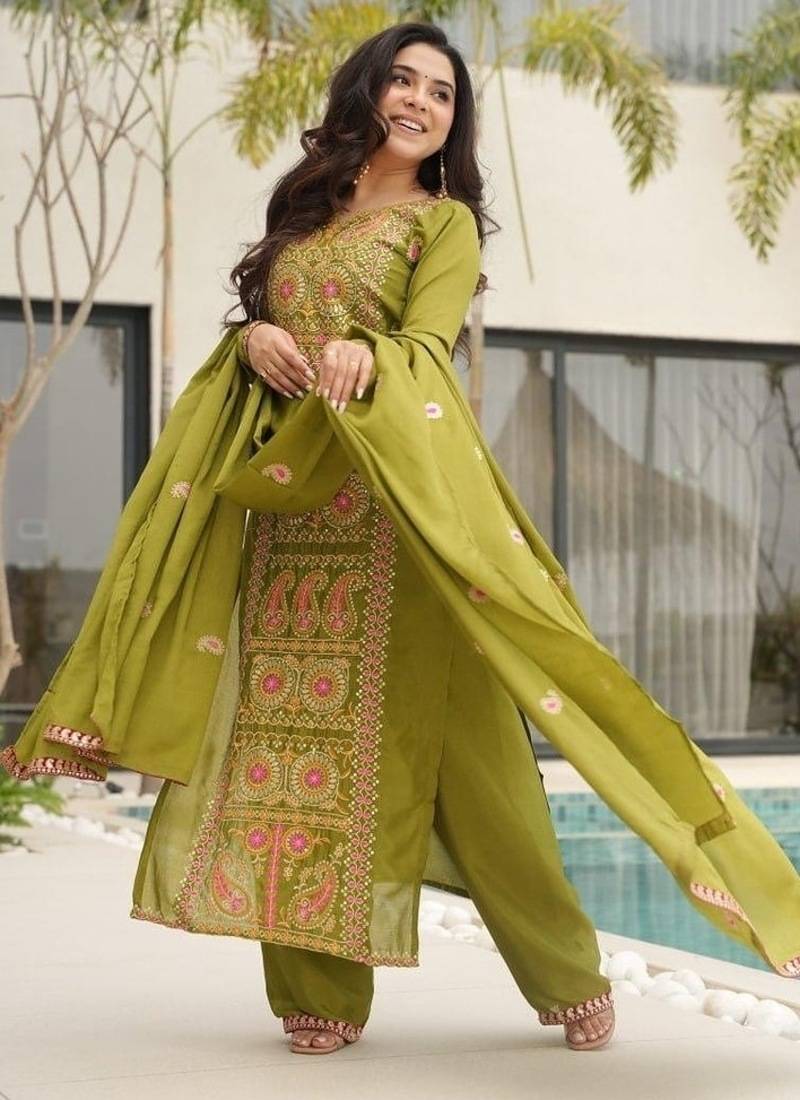 Floral embroidered round neck crepe kurta trosuer & dupatta set