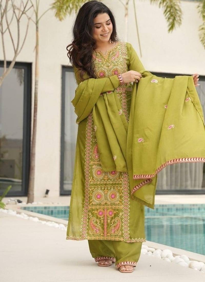 Floral embroidered round neck crepe kurta trosuer & dupatta set