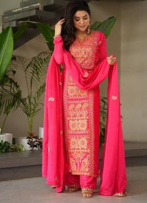 Floral embroidered round neck crepe kurta trosuer & dupatta set 1