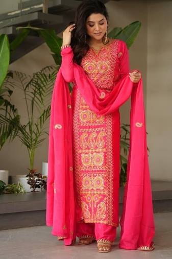 Floral embroidered round neck crepe kurta trosuer & dupatta set