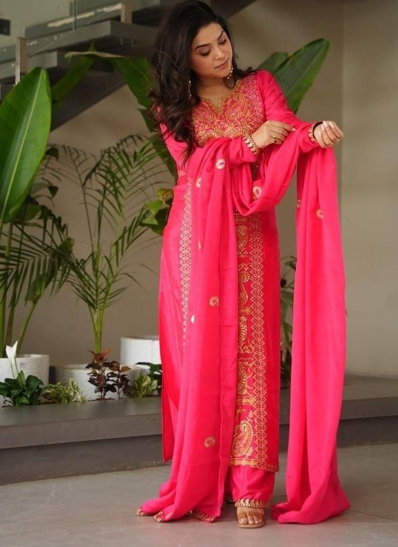 Floral embroidered round neck crepe kurta trosuer & dupatta set