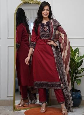 Floral embroidered round neck  cotton kurta trosuer & dupatta set 3