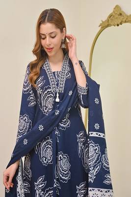 Floral printed v neck  cotton kurta trosuer & dupatta set 2