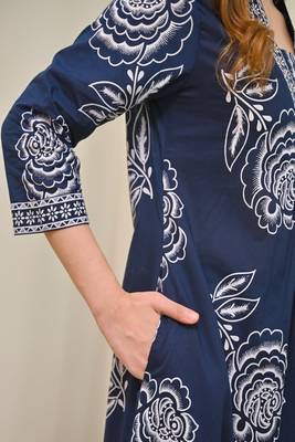 Floral printed v neck  cotton kurta trosuer & dupatta set 3