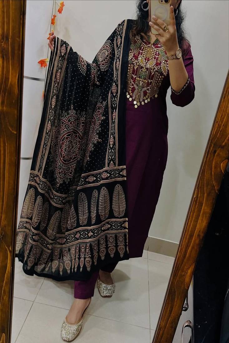 Floral embroidered round neck pure cotton kurta trosuer & dupatta set