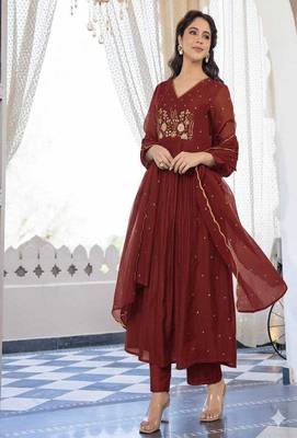 Floral embroidered v neck cotton kurta trosuer & dupatta set 1