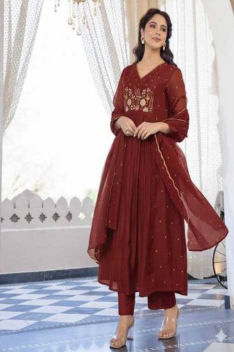 Floral embroidered v neck pure cotton kurta trosuer & dupatta set