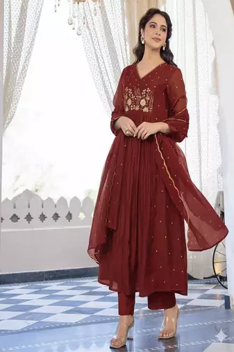 Floral embroidered v neck pure cotton kurta trosuer & dupatta set