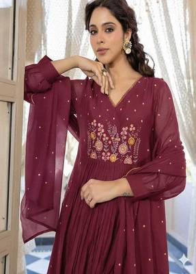 Floral embroidered v neck cotton kurta trosuer & dupatta set 2