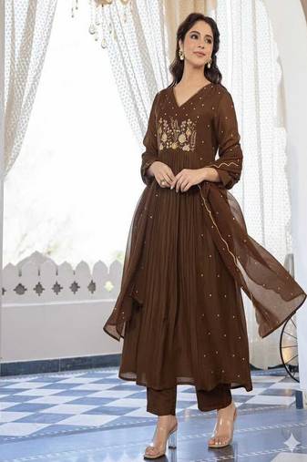 Floral embroidered v neck pure cotton kurta trosuer & dupatta set