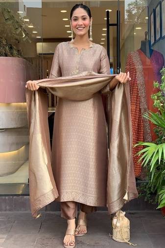 Floral embroidered round neck tissue kurta trosuer & dupatta set