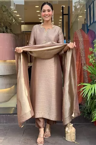 Floral embroidered round neck tissue kurta trosuer & dupatta set