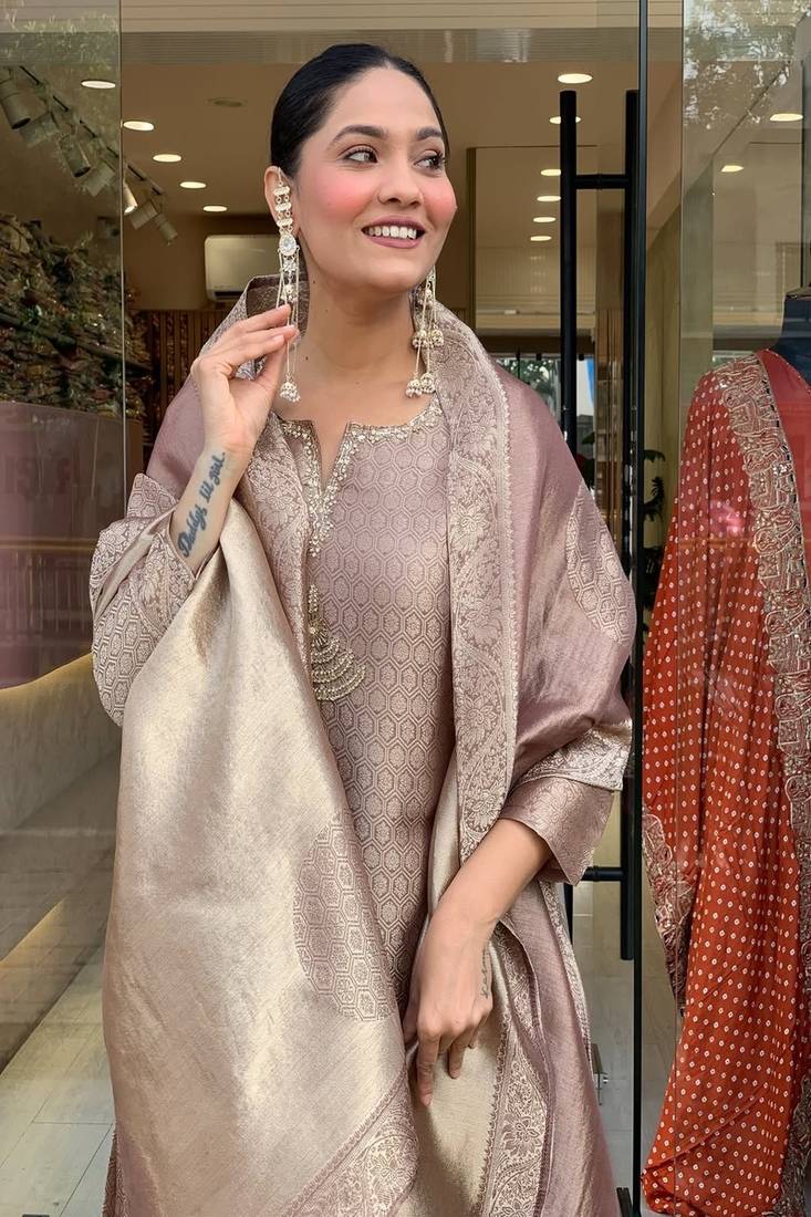 Floral embroidered round neck tissue kurta trosuer & dupatta set