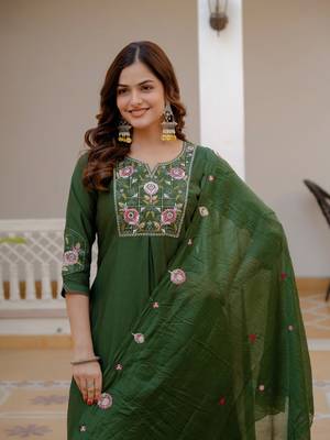 Green Color Embroidery Sequins with Hand Work Viscose Silk Kurta Pent Set 2