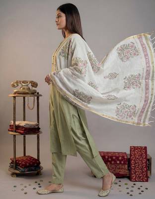 green silk blend straight kurta pant with handblock print kota doriya dupatta set 2