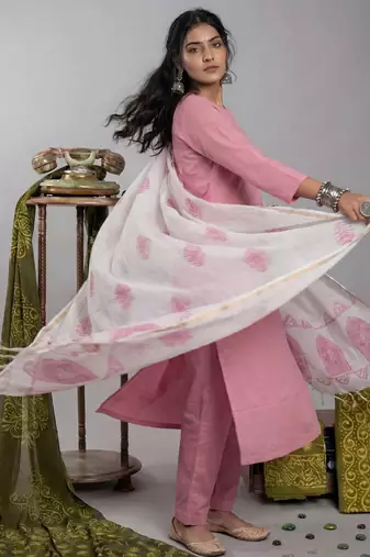 peach silk blend straight kurta pant with handblock print kota doriya dupatta set