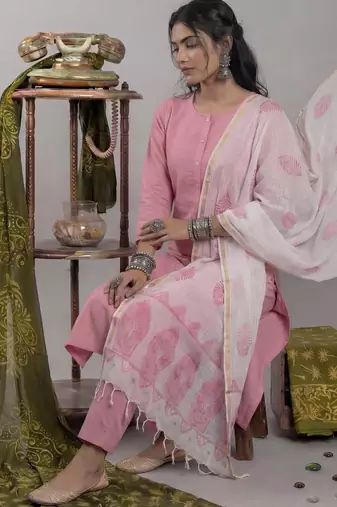 peach silk blend straight kurta pant with handblock print kota doriya dupatta set