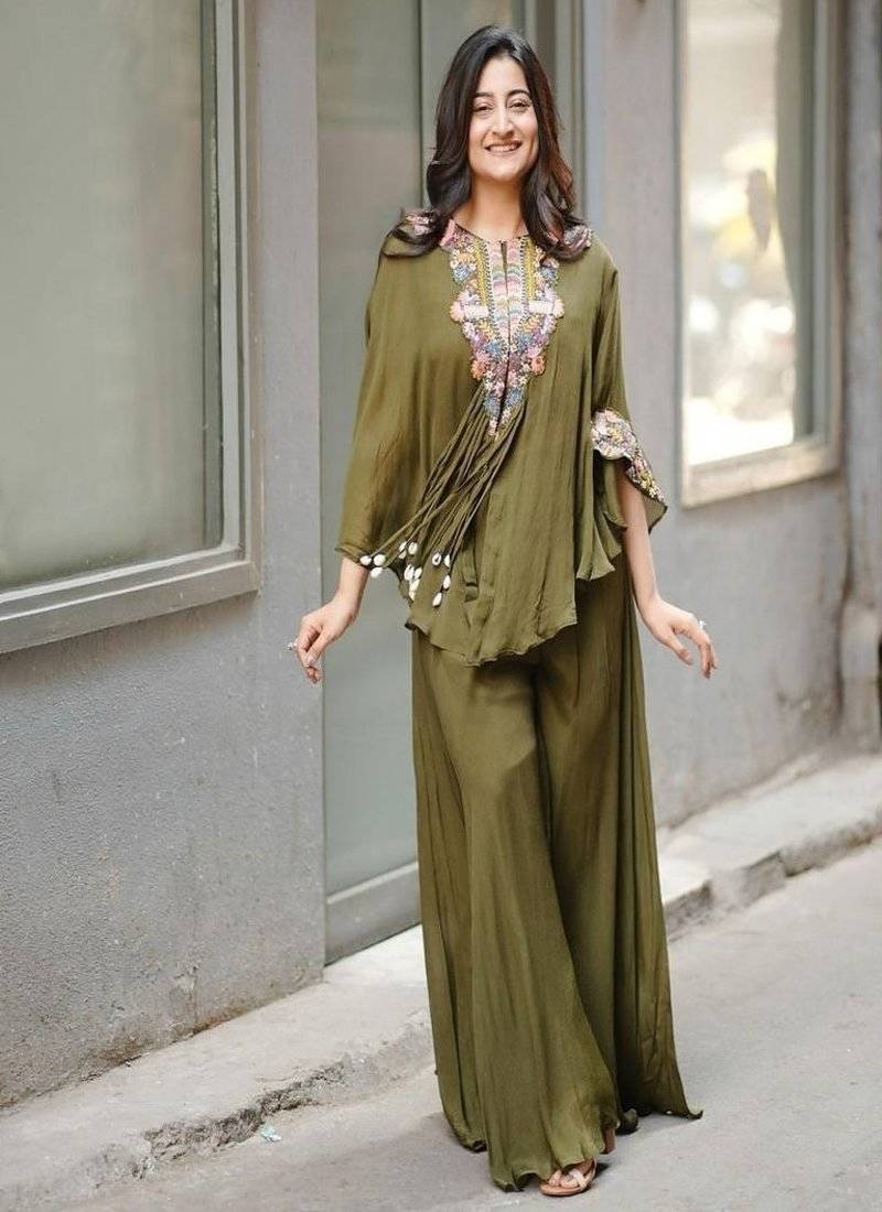 green embroidered kaftan set