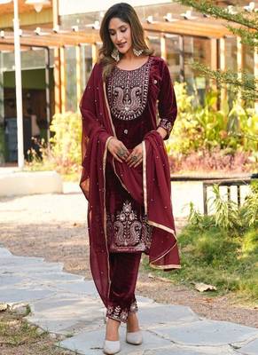 maroon velvet embroidered suit with dupatta 1