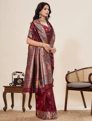 maroon art silk woven kanjivaram silk saree with blouses 4