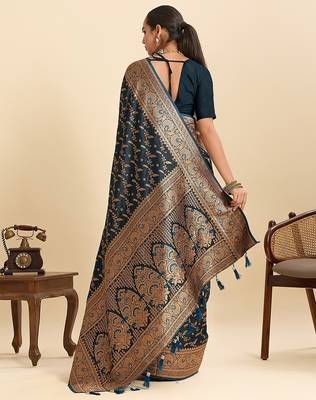 blue art silk woven kanjivaram silk saree with blouses 3