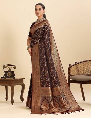 maroon art silk woven kanjivaram silk saree with blouses 2