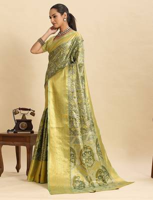 parrot green art silk woven kanjivaram silk saree with blouses 2