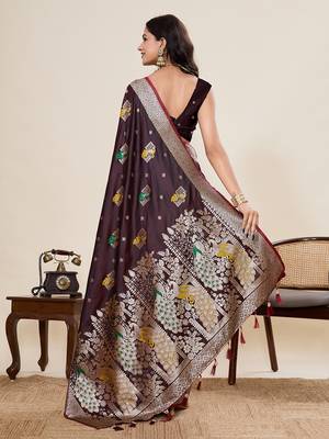 maroon art silk woven kanjivaram silk saree with blouses 3