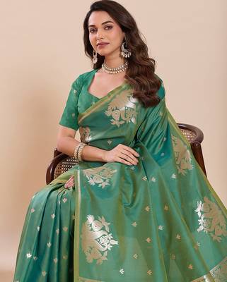 green art silk woven kanjivaram silk saree with blouses 5