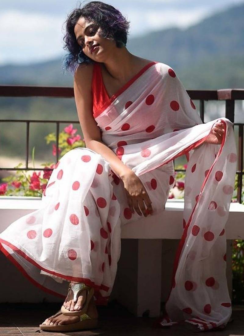 white printed pure cotton white saree with blouse