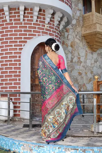 Blue pure cotton printed printed saree with blouses
