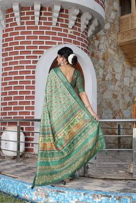 Green pure cotton printed printed saree with blouses 3